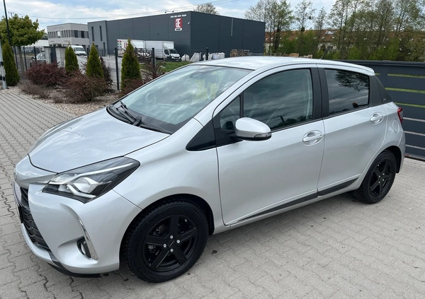 Toyota Yaris cena 61900 przebieg: 9612, rok produkcji 2020 z Toruń małe 232